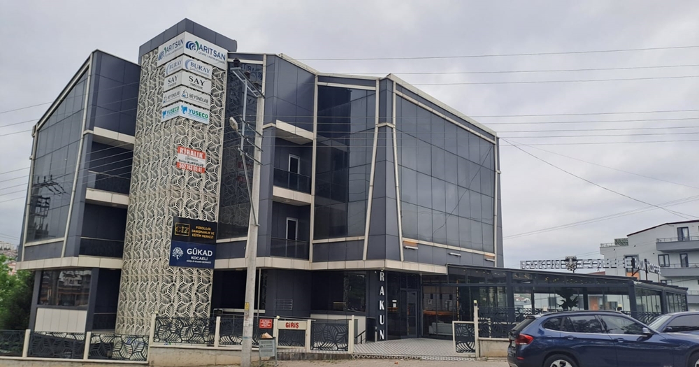 BAŞİSKELE YUVACIK’TA KİRALIK BÜRO OFİS FIRSATI